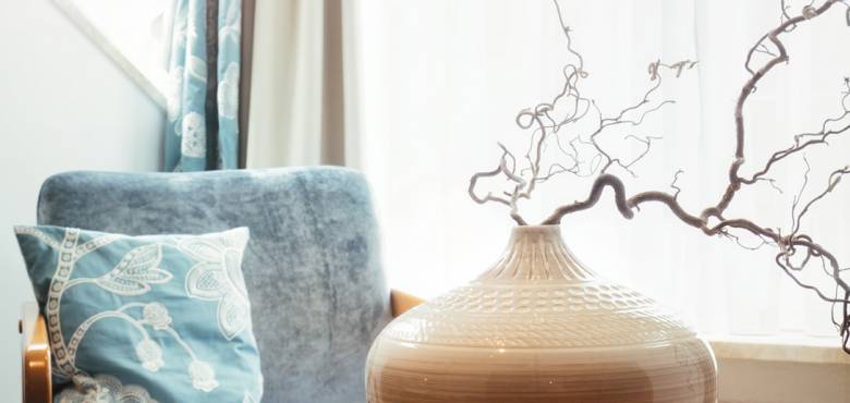 Detailbild Tisch mit Stuhl